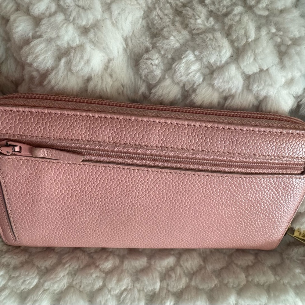 Authentic Chanel Pink Leather Wallet with Iconic CC Logo and Halo intact. 🩷 - Picture 5 of 13